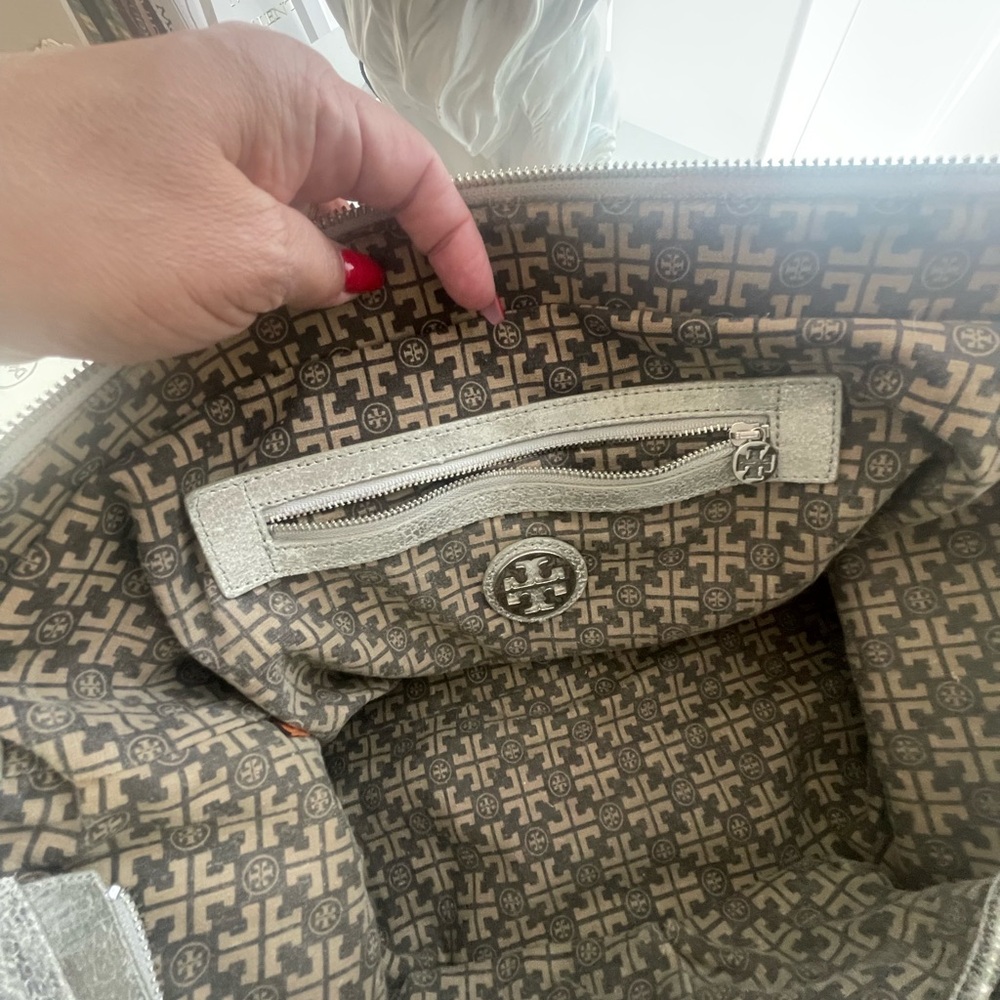 Tory Burch Metallic Silver Bombe handbag - Picture 8 of 14